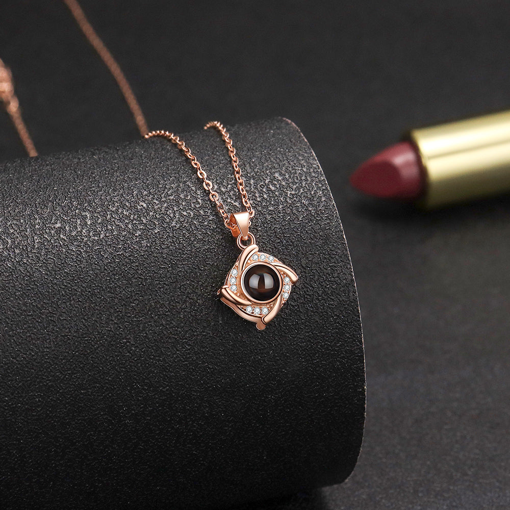 Infinite Glimpse Necklace